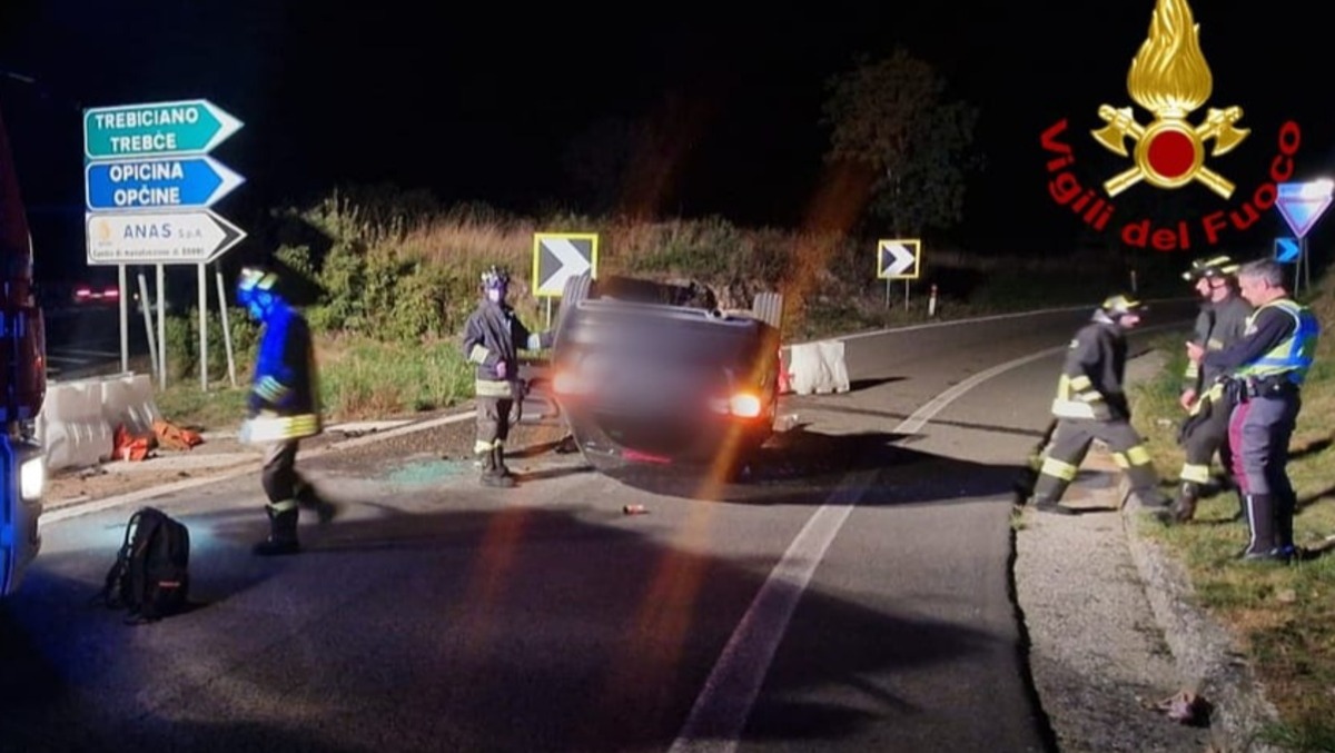 Trieste, auto si ribalta allo svincolo tra Trebiciano e Opicina: traffico bloccato verso il RA13 - 