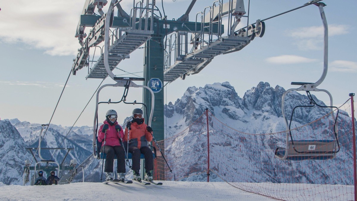 Neve in Friuli Venezia Giulia, il nuovo listino 2026-2027: rincaro minimo per i residenti, confermati bonus famiglia - 