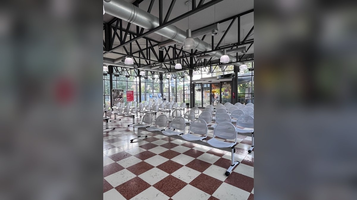 Ospedale di San Donà, rinnovata la sala d’attesa del CUP con nuove sedute - 