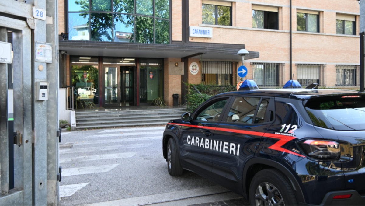 Udine, ferma una consegna sospetta e salva 1.150 euro al marito: denunciato un 50enne