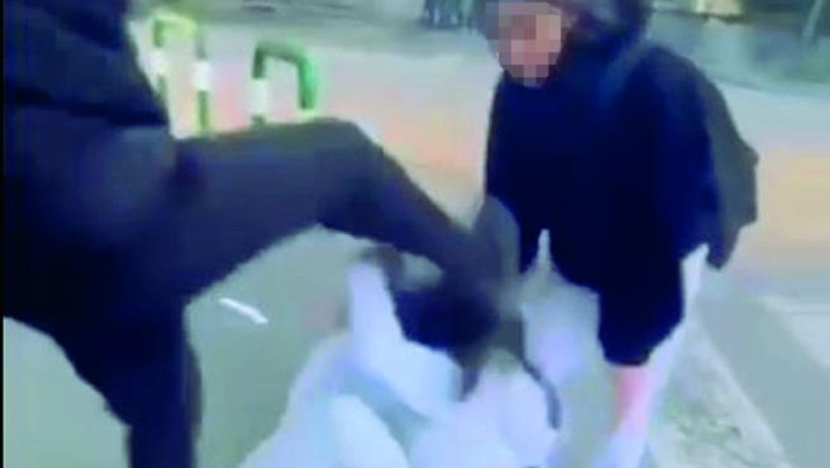 Pordenone, tredicenne finisce in ospedale dopo un’aggressione tra coetanee: si cercano testimoni - Immagine di repertorio