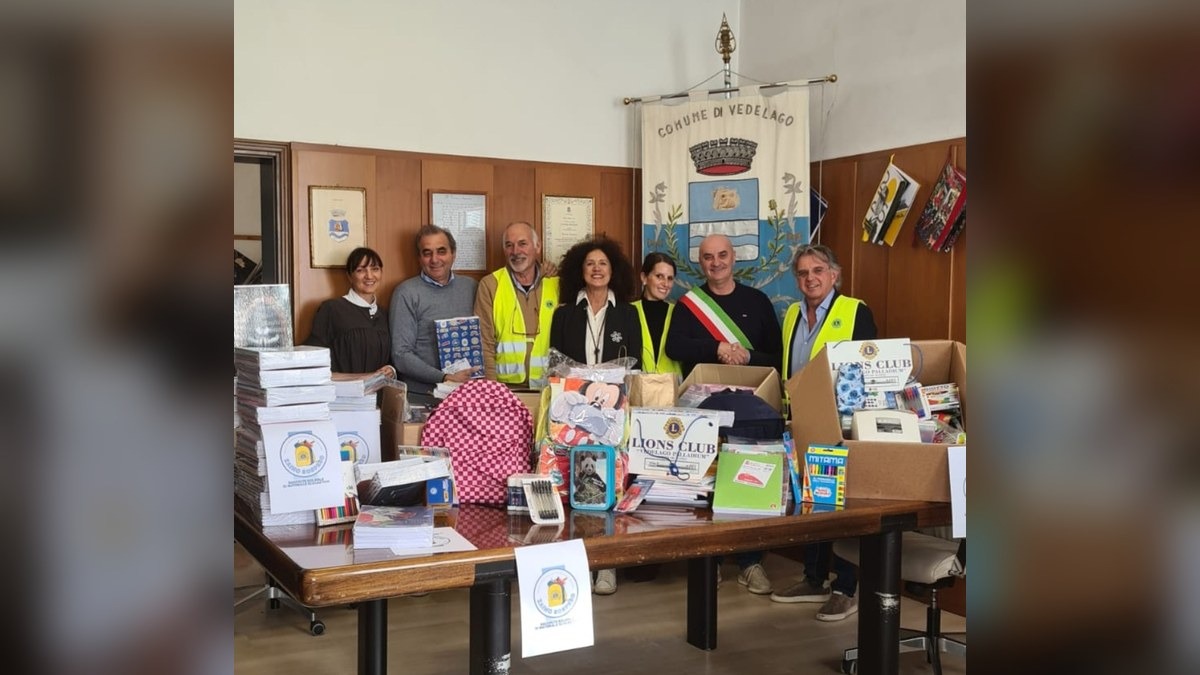 Vedelago, quaderni e cancelleria alle famiglie seguite dai servizi: il Lions Club sostiene l’anno scolastico - 