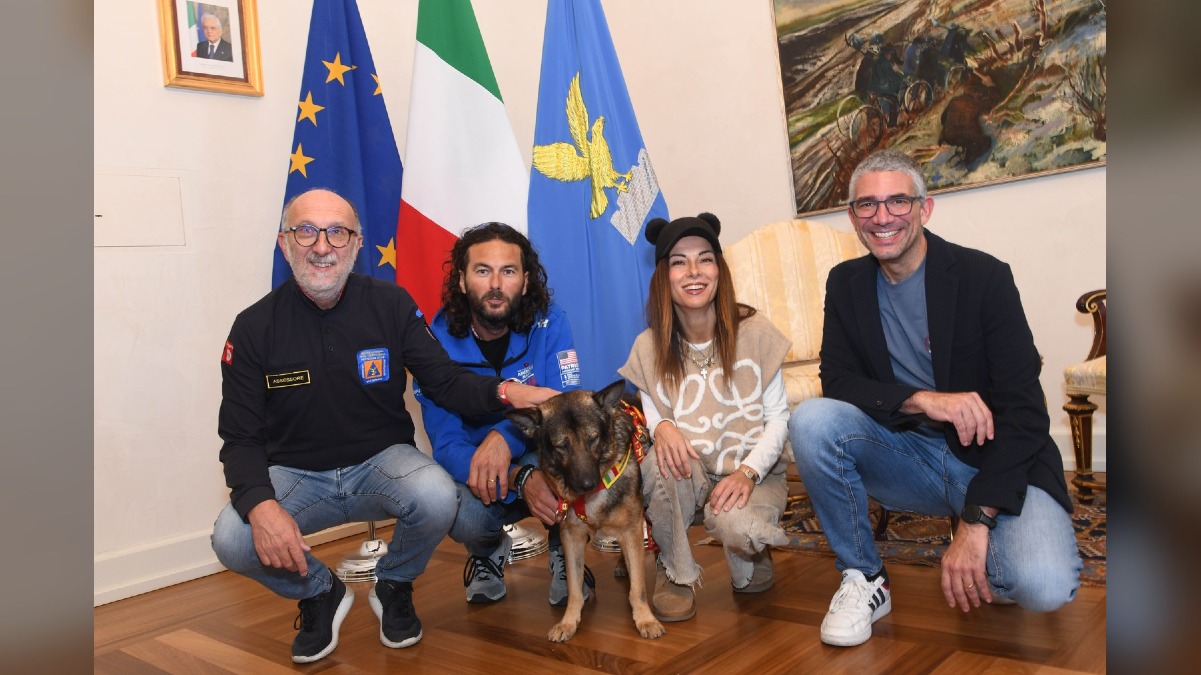 Barcolana, a Trieste arriva Marley: il cane non vedente che ha conquistato i brevetti di soccorso - 