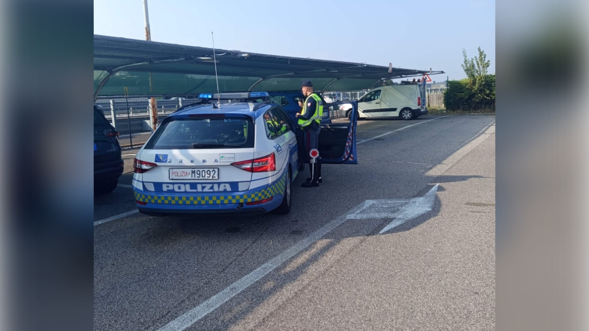 Furti nelle auto in autostrada, scoperti con un dispositivo che blocca la chiusura: due arresti nel Veronese - 