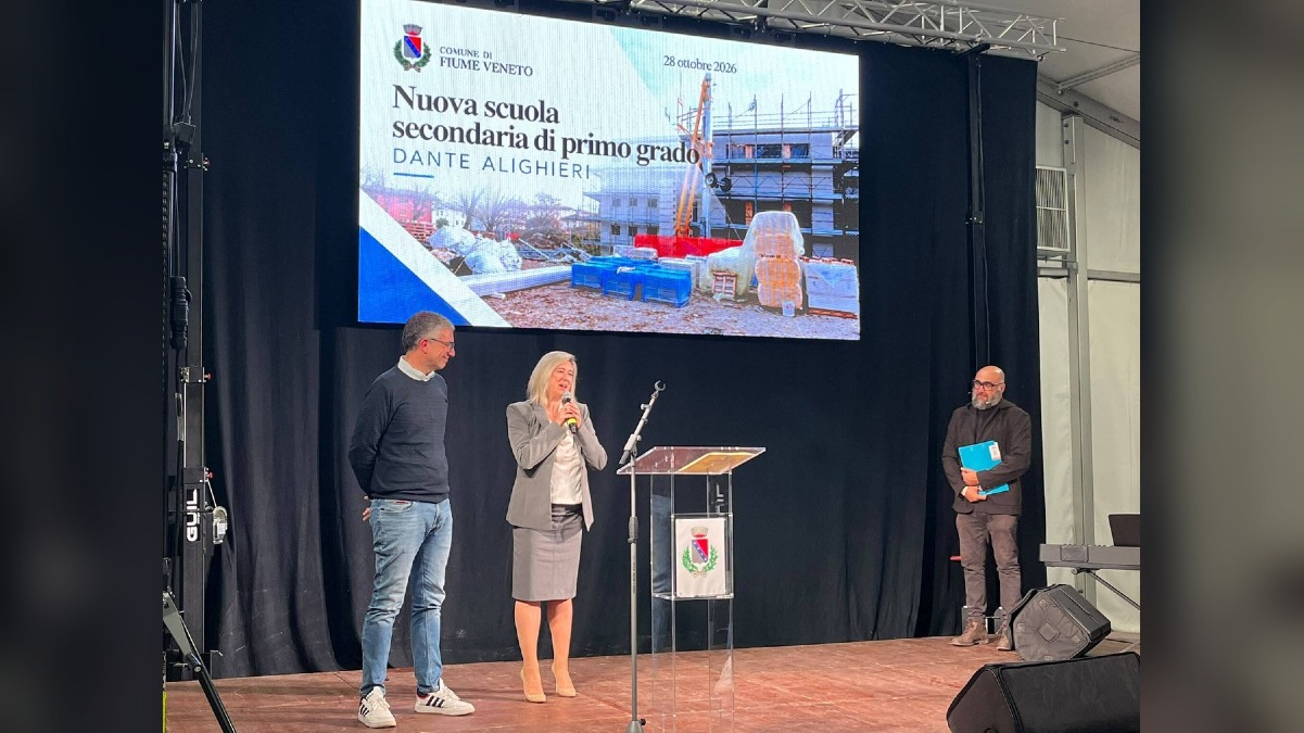 Fiume Veneto apre la nuova media Dante: 308 alunni nel polo scolastico rinnovato - 
