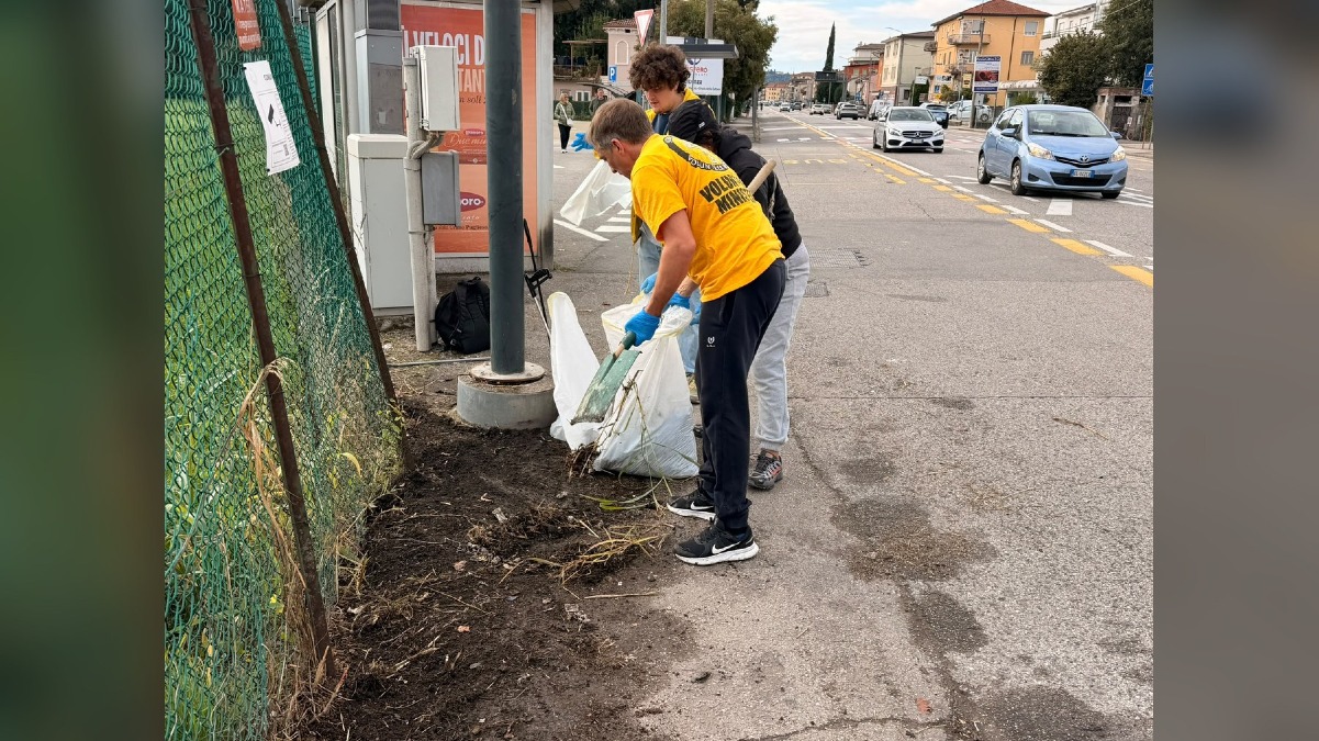 Viale Anconetta, giornata di quartiere tra riuso e pulizia delle strade - 