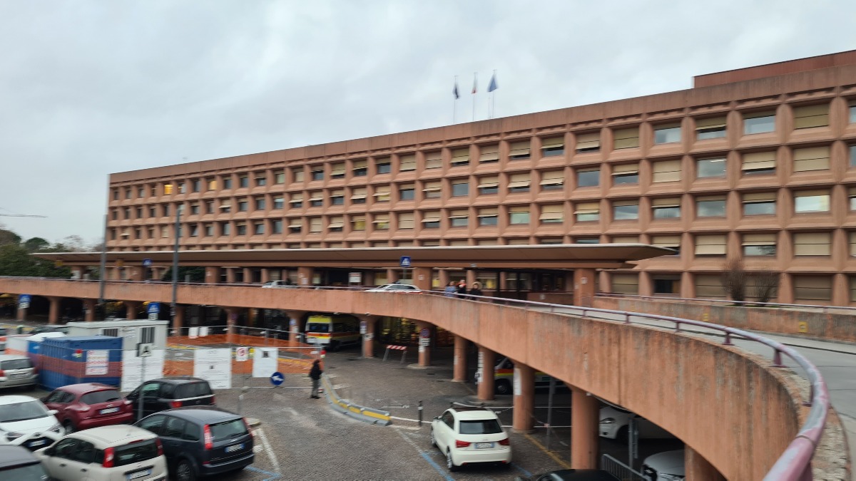 Bimba salvata dopo la caduta in giardino, trasferita al Santa Maria di Udine - 