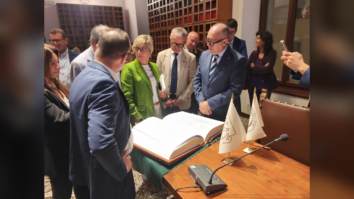 A San Daniele la Bibbia di Aquileia richiama il Friuli: Guarneriana gremita per il primo volume - 