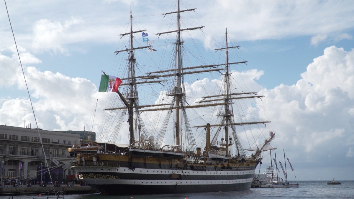 Trieste, la Barcolana accoglie l’Amerigo Vespucci: tre giorni di villaggio aperto al pubblico - 