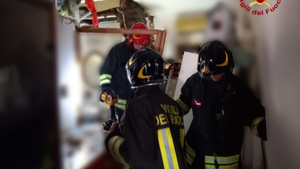 Scoppio ai Rizzi, ferite due persone in un alloggio di via Val Saisera - 