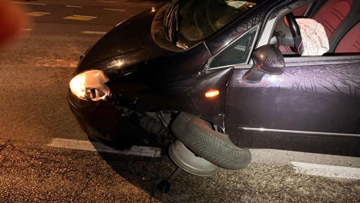 Scontro notturno ad Azzano Decimo, due persone in ospedale dopo l’impatto in viale Primo Maggio