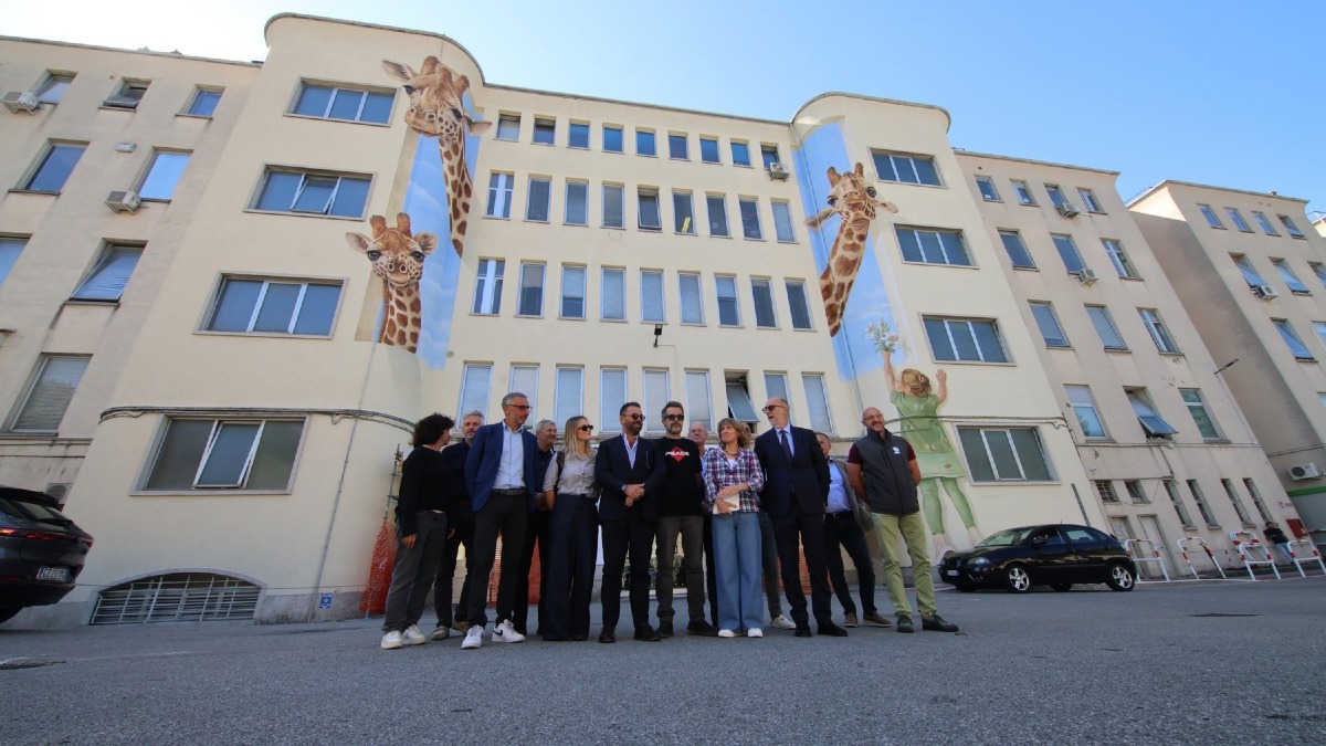 Burlo Garofolo, una facciata pensata per i più piccoli: murales e riqualificazione esterna da 100mila euro - 