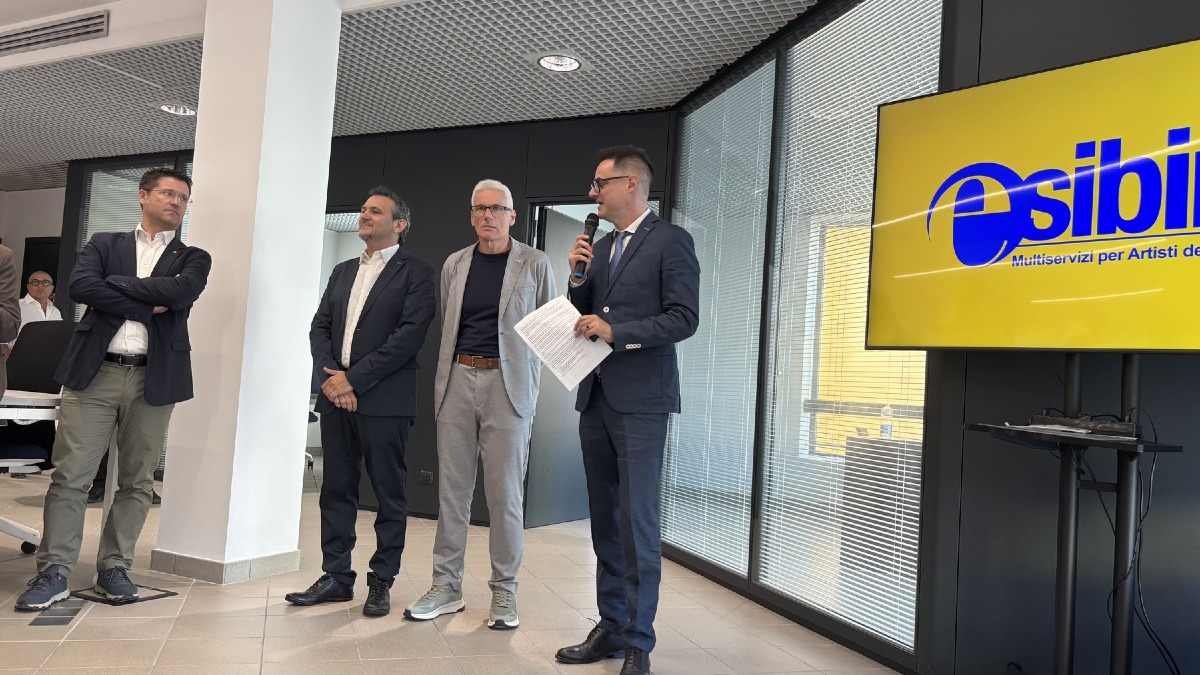 A Morsano tre vetrine diventano una galleria sempre accesa nel cuore del paese - 