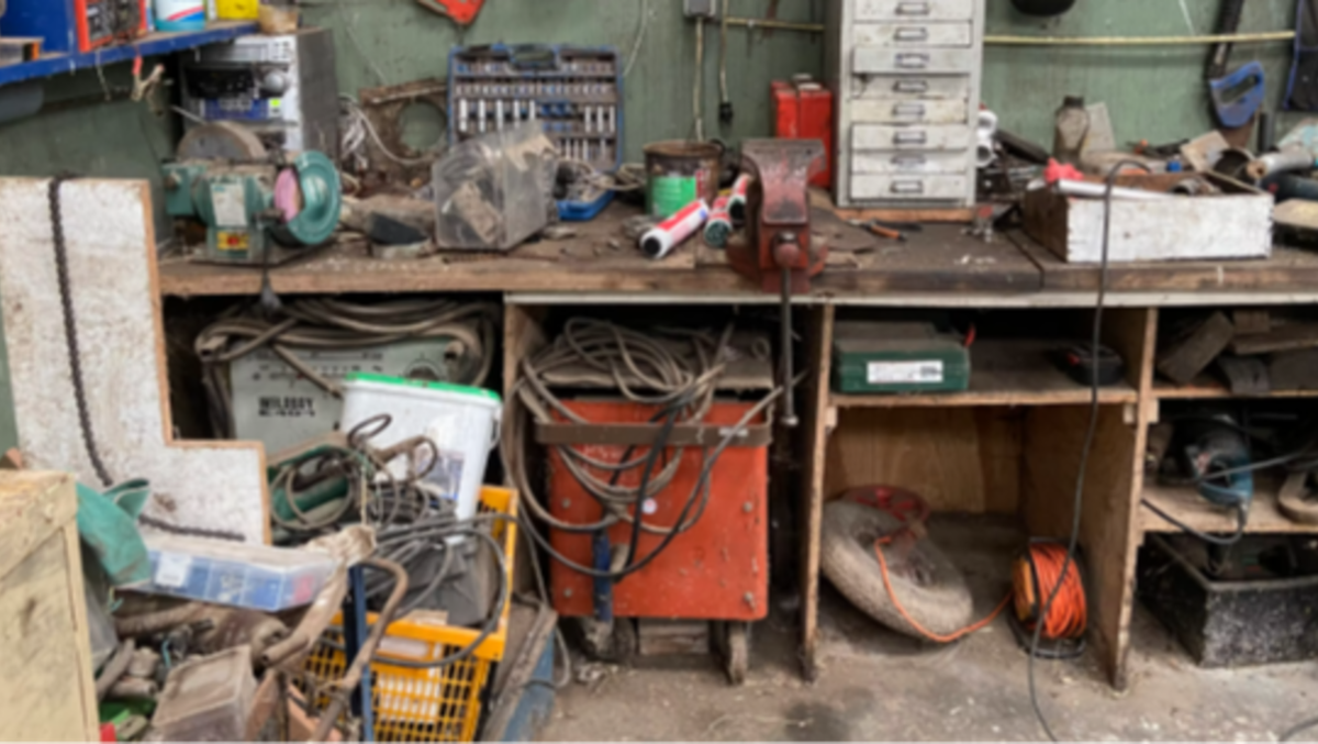 Casarsa, garage di casa trasformato in autofficina: stop della Locale e attrezzature sequestrate - 