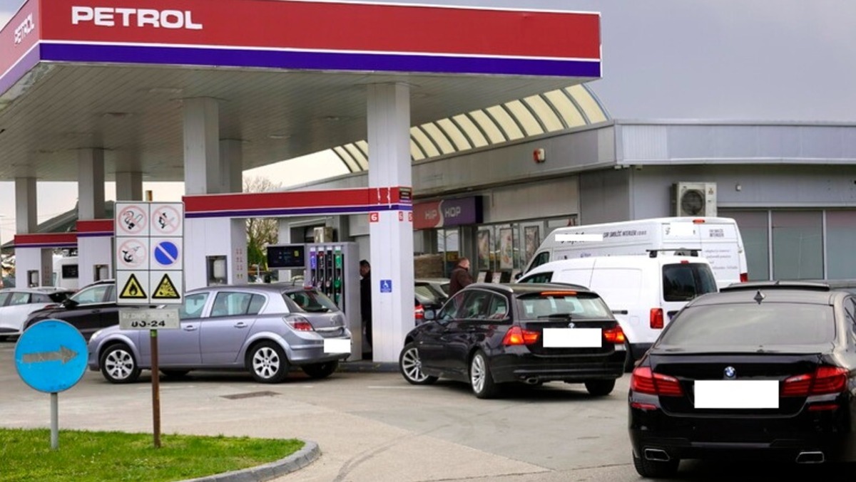 Confine, tornano i conti sul rifornimento: in Slovenia cala la benzina, ma per il Friuli non sempre conviene
