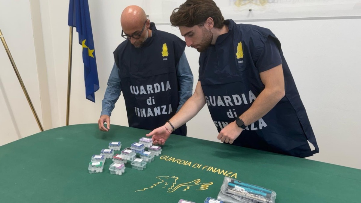 Farmaci non autorizzati, a Treviso sequestrate 143 fiale di peptidi: due persone denunciate - 