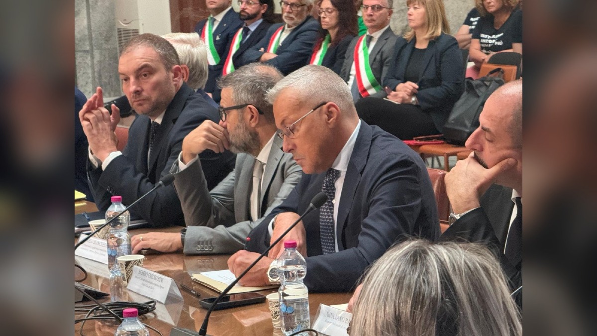Electrolux, il tavolo al ministero cambia scenario: niente strappi, si tratta su uscite volontarie e investimenti - 