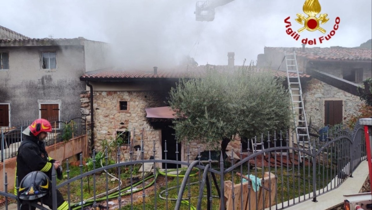 Rogo sulle colline veronesi, casa devastata a Moruri: due persone ricoverate - 
