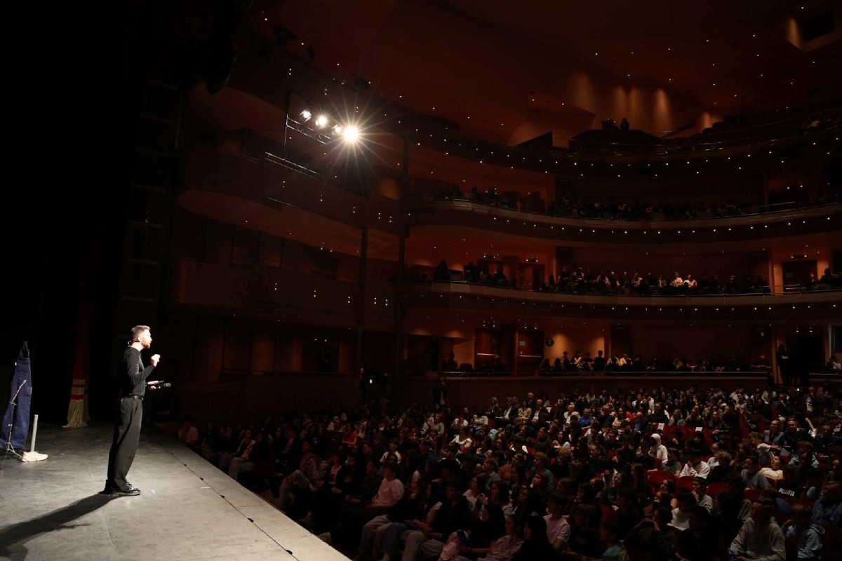 Collega-Menti 2026, oltre mille studenti all’apertura con teatro pieno a Udine