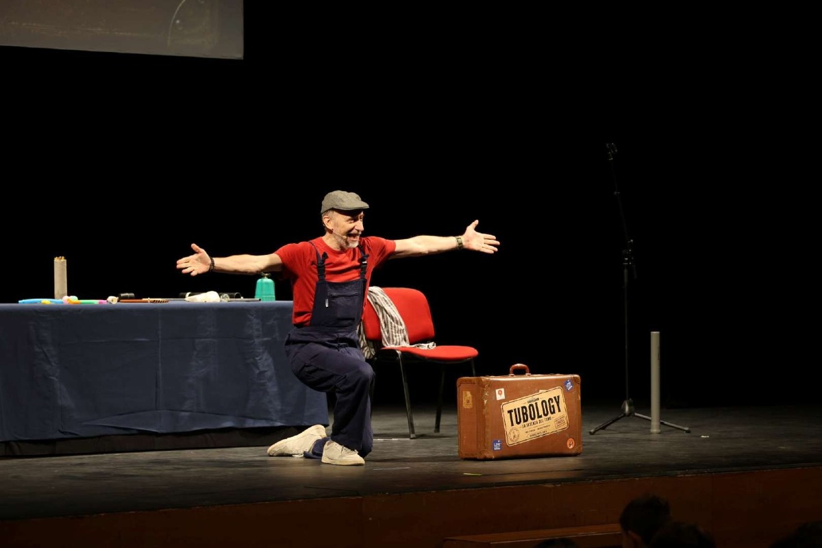Collega-Menti 2026, oltre mille studenti all’apertura con teatro pieno a Udine