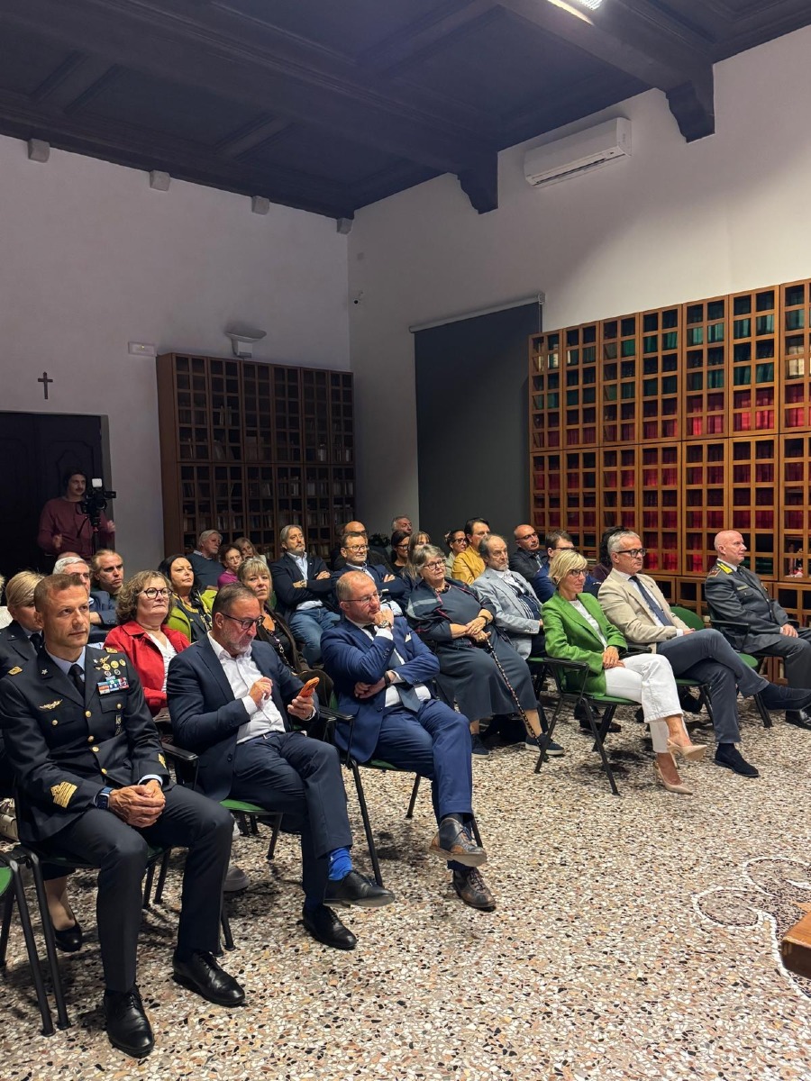 San Daniele del Friuli, sala piena alla Guarneriana per la Bibbia di Aquileia