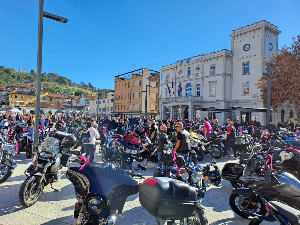 Monfalcone, dinAMICI RUN da 765 partecipanti: piazza piena per l’Ottobre Rosa 2026