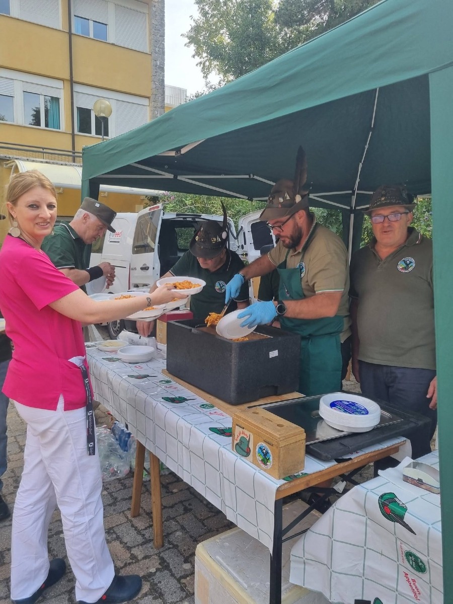 RSA Caris di Udine, Festa dei Nonni con pastasciutta degli alpini e musica