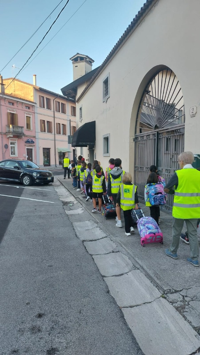 Palmanova, riparte il Pedibus 2026: 30 bambini iscritti e 18 volontari