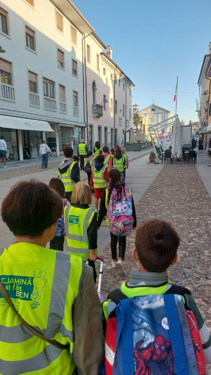 Palmanova, riparte il Pedibus 2026: 30 bambini iscritti e 18 volontari
