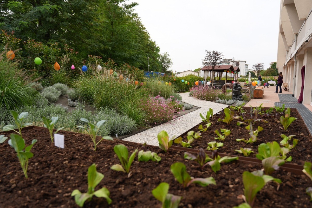 Nuovo giardino sensoriale al Centro Diurno di Conegliano per 30 persone
