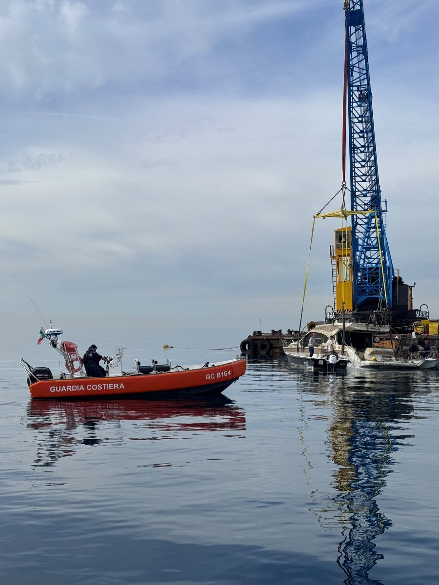 Recuperata nel Golfo di Trieste la DIWA II affondata ad agosto davanti alla diga Luigi