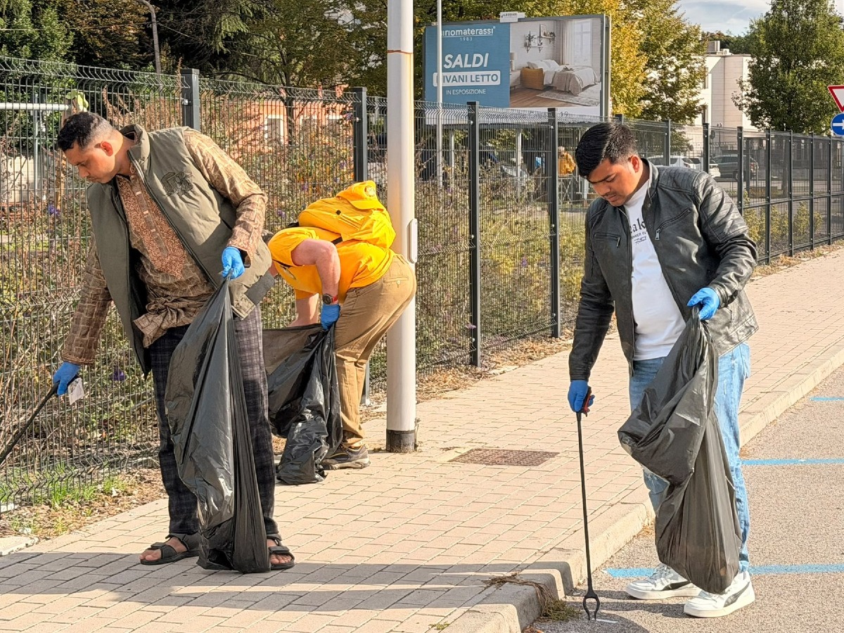 Vicenza, pulizia al Parco delle Madri Costituenti: raccolti rifiuti e un televisore