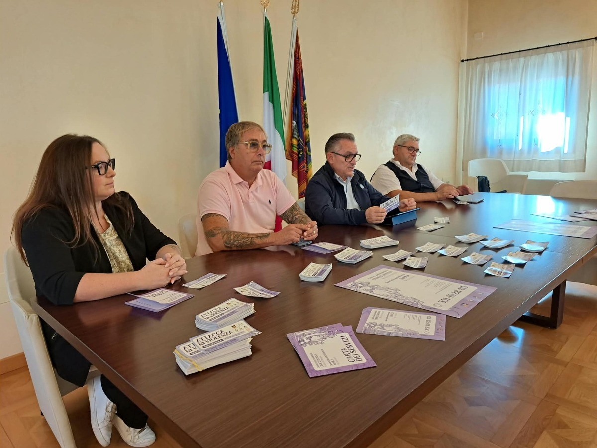 Chioggia, adesivi nei bagni e camerini per far conoscere il Centro antiviolenza