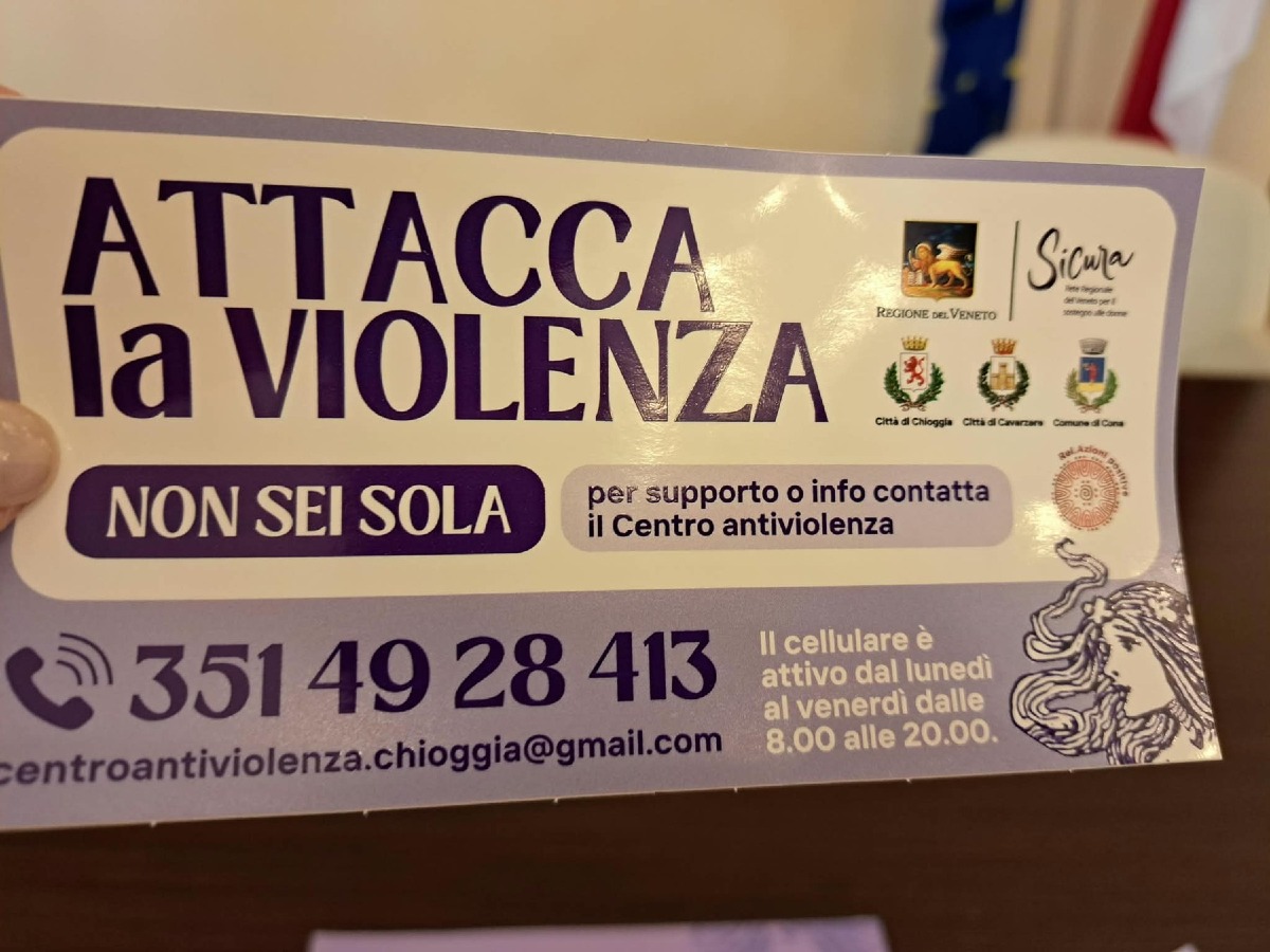 Chioggia, adesivi nei bagni e camerini per far conoscere il Centro antiviolenza