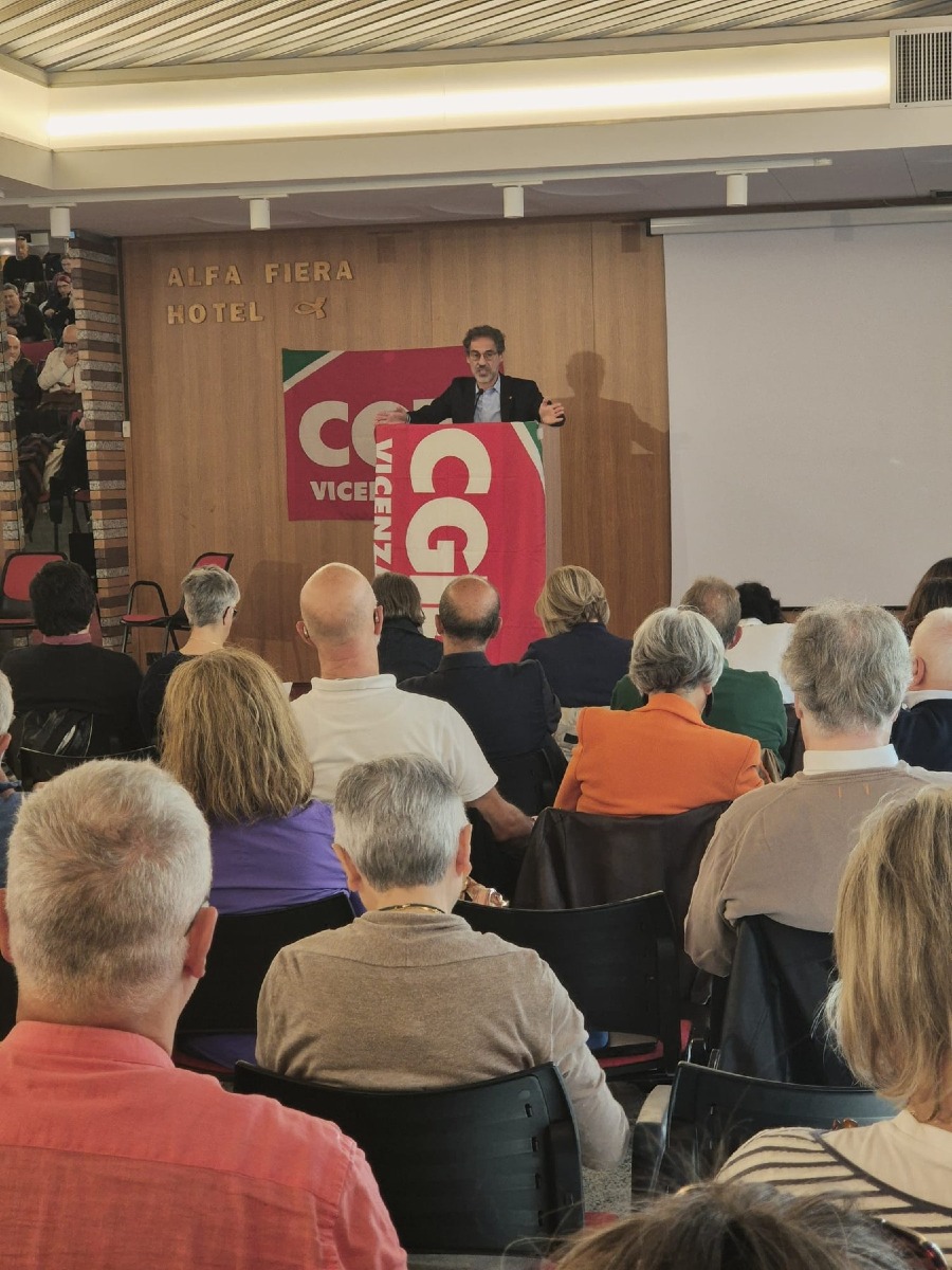 Cgil Vicenza porta 350 lavoratori a Roma per la manifestazione La Via Maestra