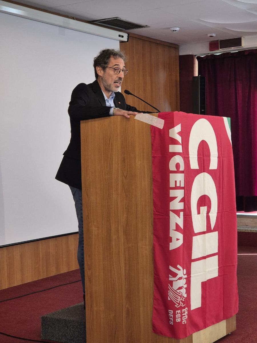 Cgil Vicenza porta 350 lavoratori a Roma per la manifestazione La Via Maestra