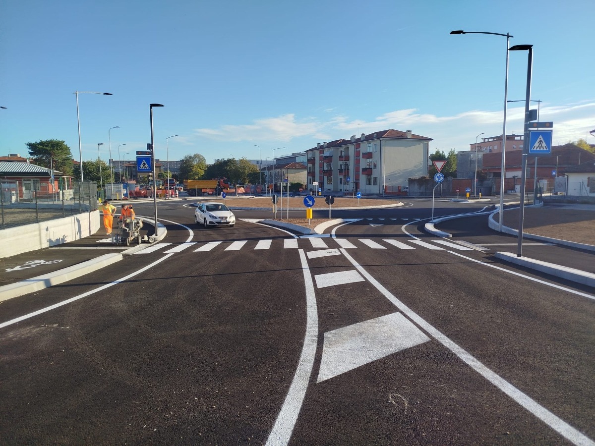 Ospedale di Pordenone, aperta la nuova rotonda: cambia la viabilità in via Vial Rotto