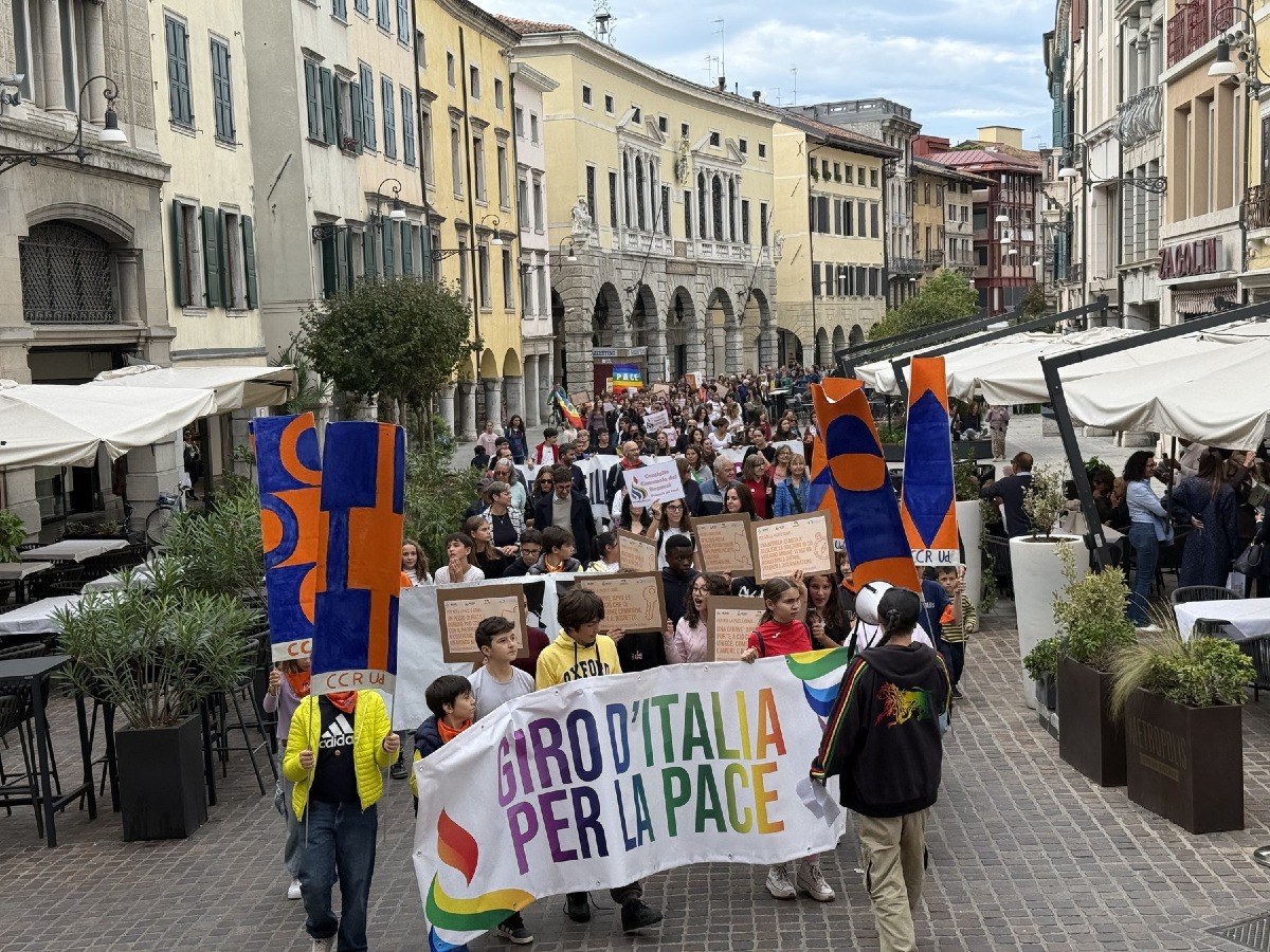 Udine, 250 ragazzi in cammino con la Lampada di Assisi per il Giro della pace