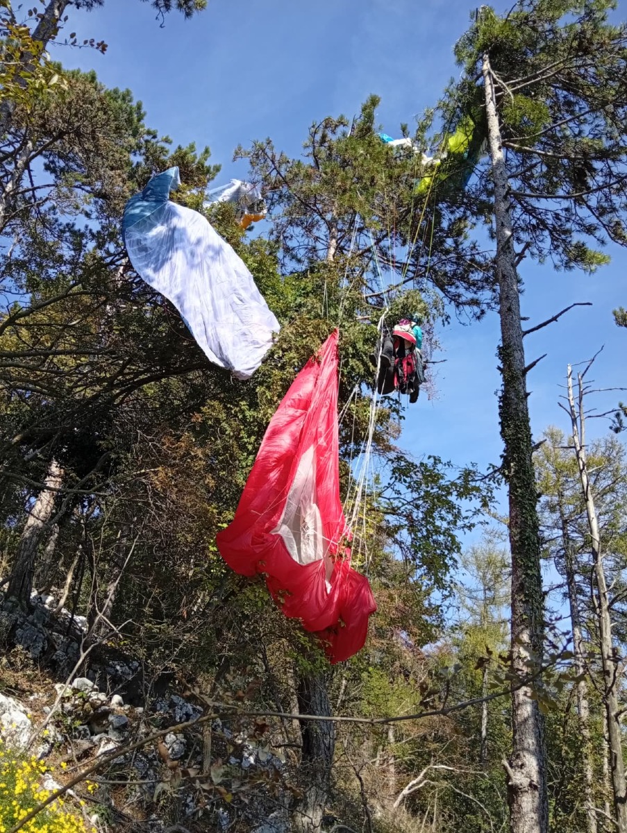 Scontro in volo tra parapendii