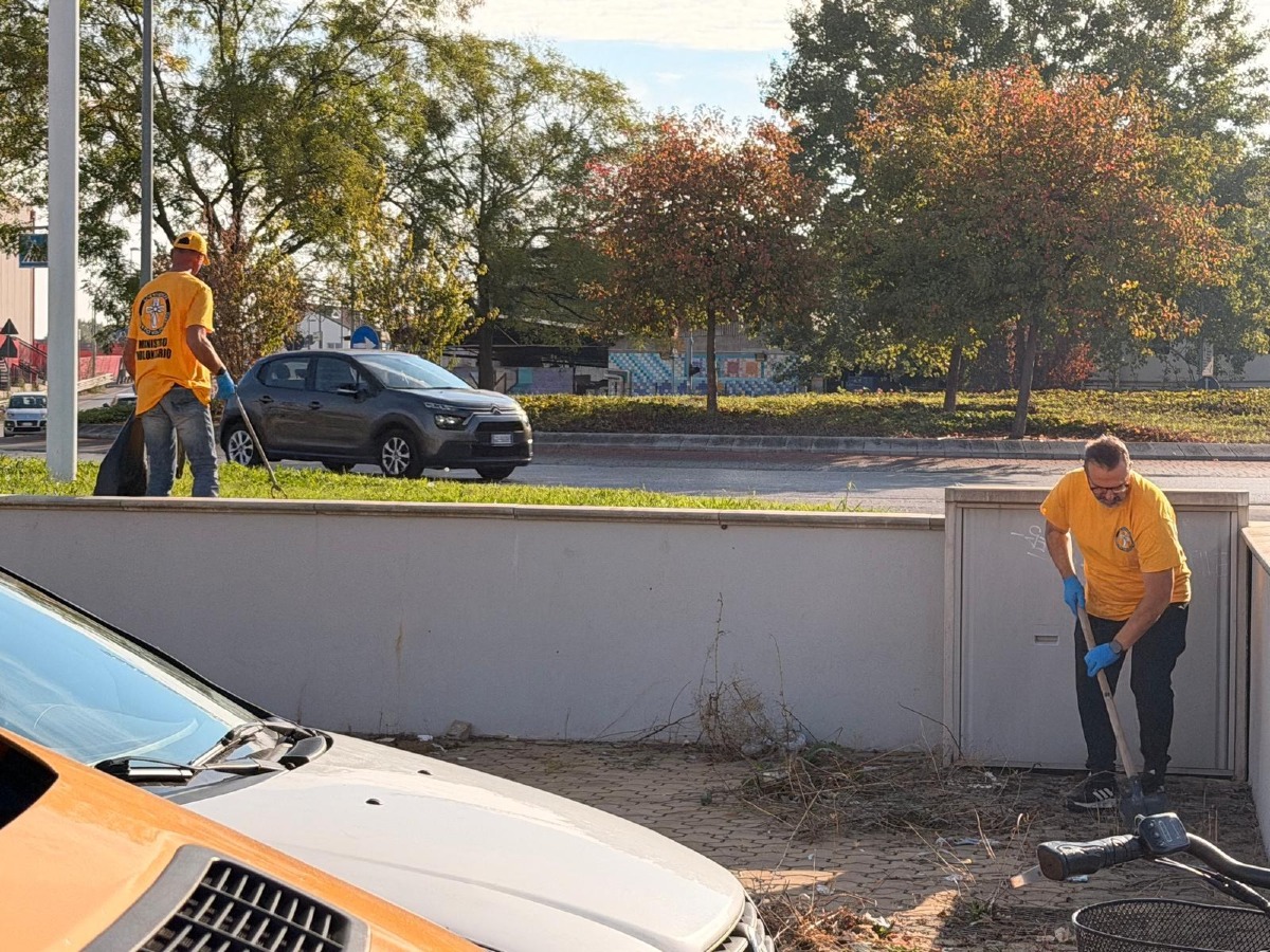 Padova, pulizia in via Fra’ Paolo Sarpi con volontari di tre comunità