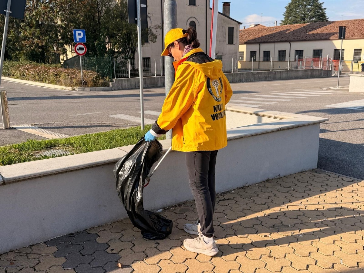 Padova, pulizia in via Fra’ Paolo Sarpi con volontari di tre comunità