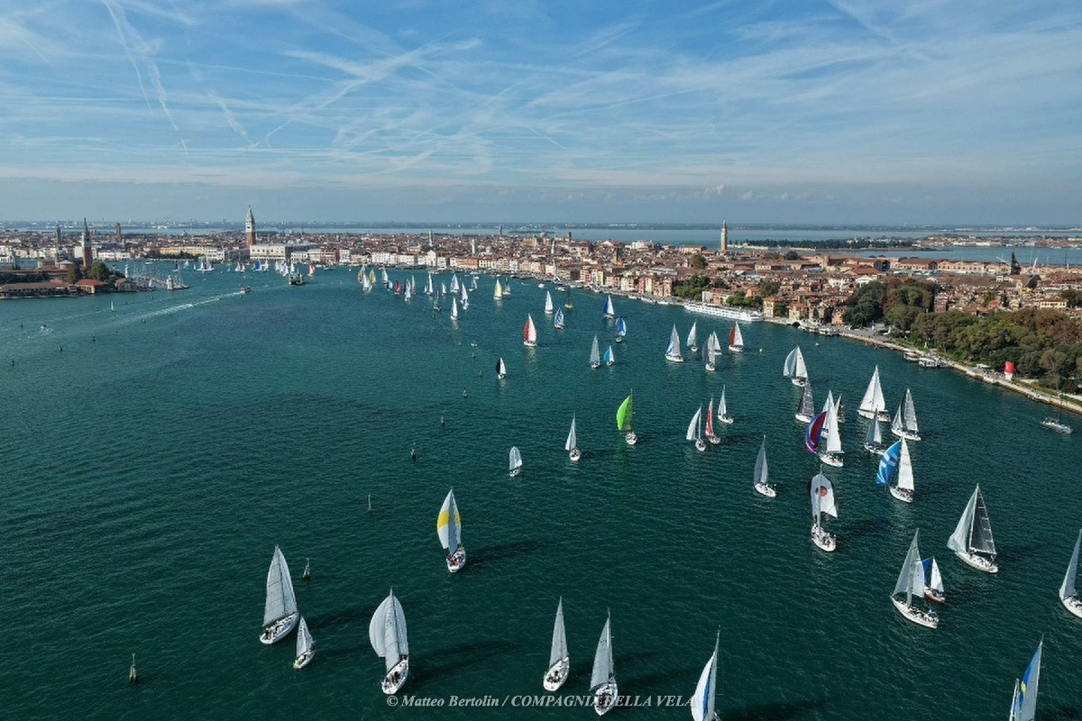 Veleziana, record di partecipazione con 321 barche e 2.500 velisti