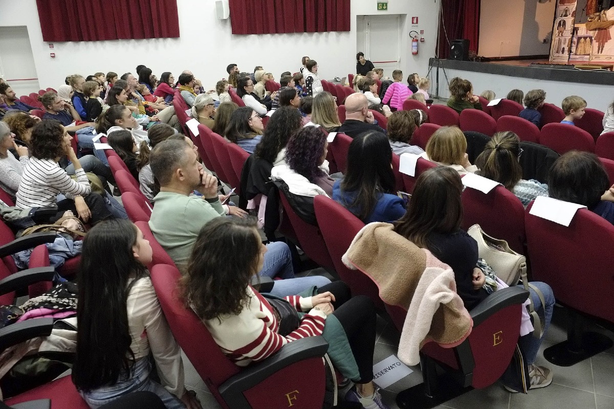 L’Imperatopo, teatro pieno a Costa di Rovigo: il 25 ottobre si riparte a Frassinelle
