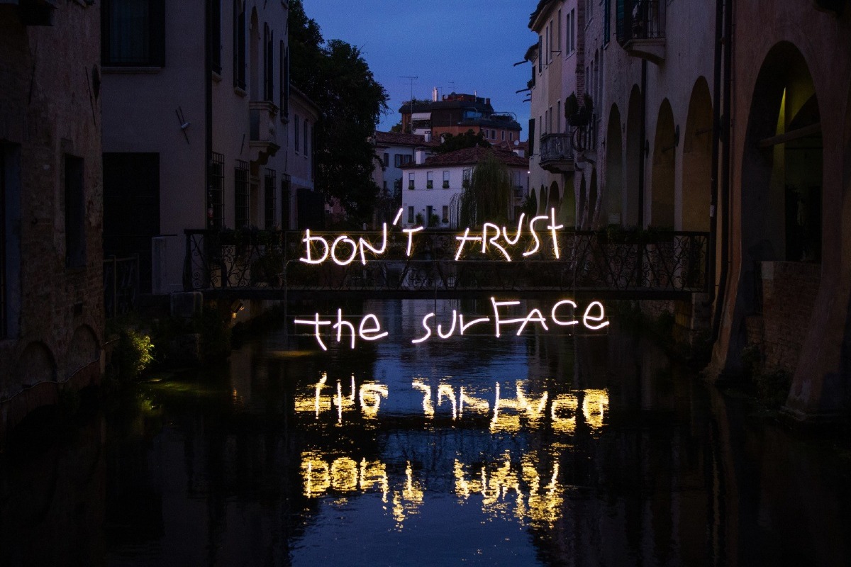 Treviso, le installazioni luminose di Aliteia accendono il 4passiFestival