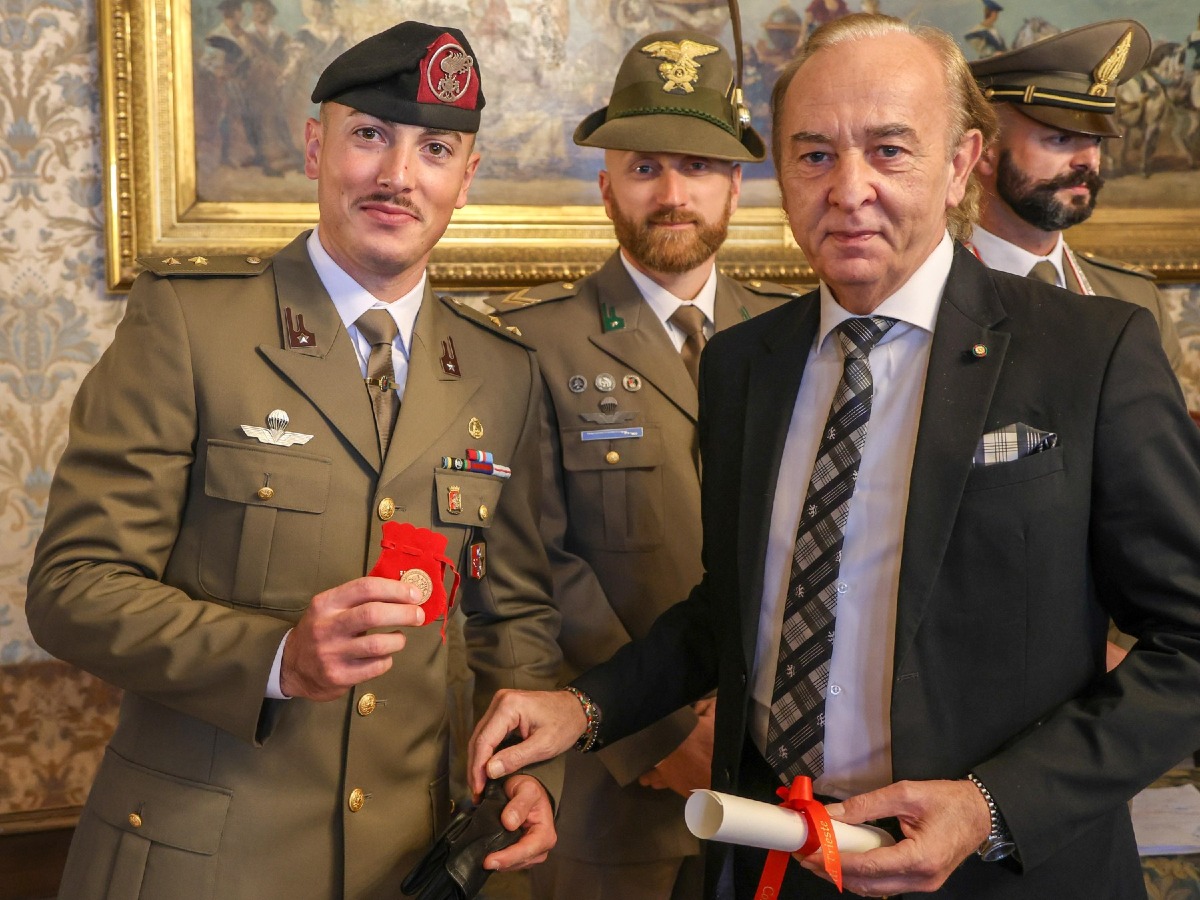 Sigillo bronzeo del Comune ai protagonisti del salvataggio al Molo Audace