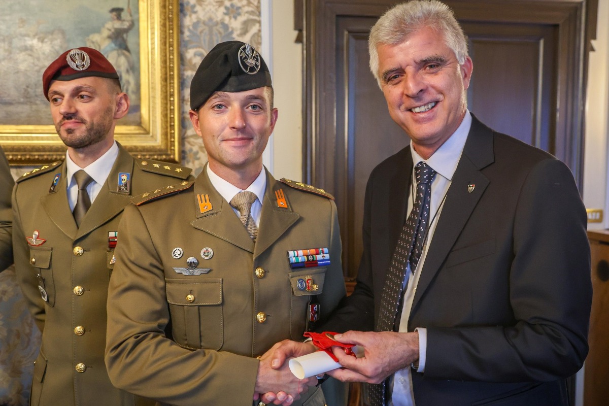 Sigillo bronzeo del Comune ai protagonisti del salvataggio al Molo Audace