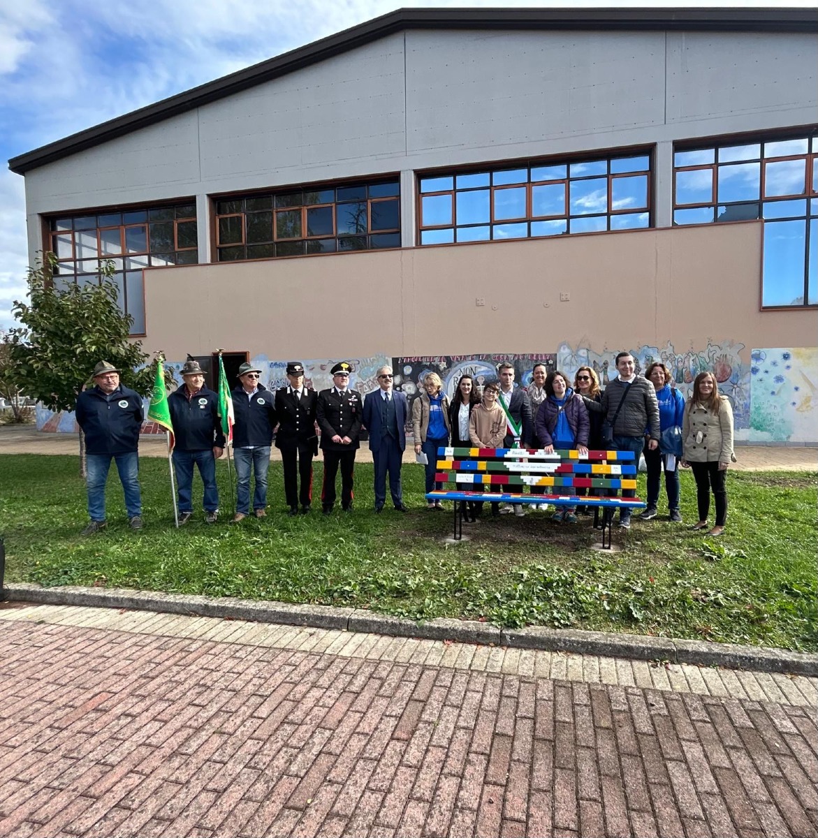 Ponte di Piave, inaugurata la panchina “Costruiamo legami” alla scuola Nievo
