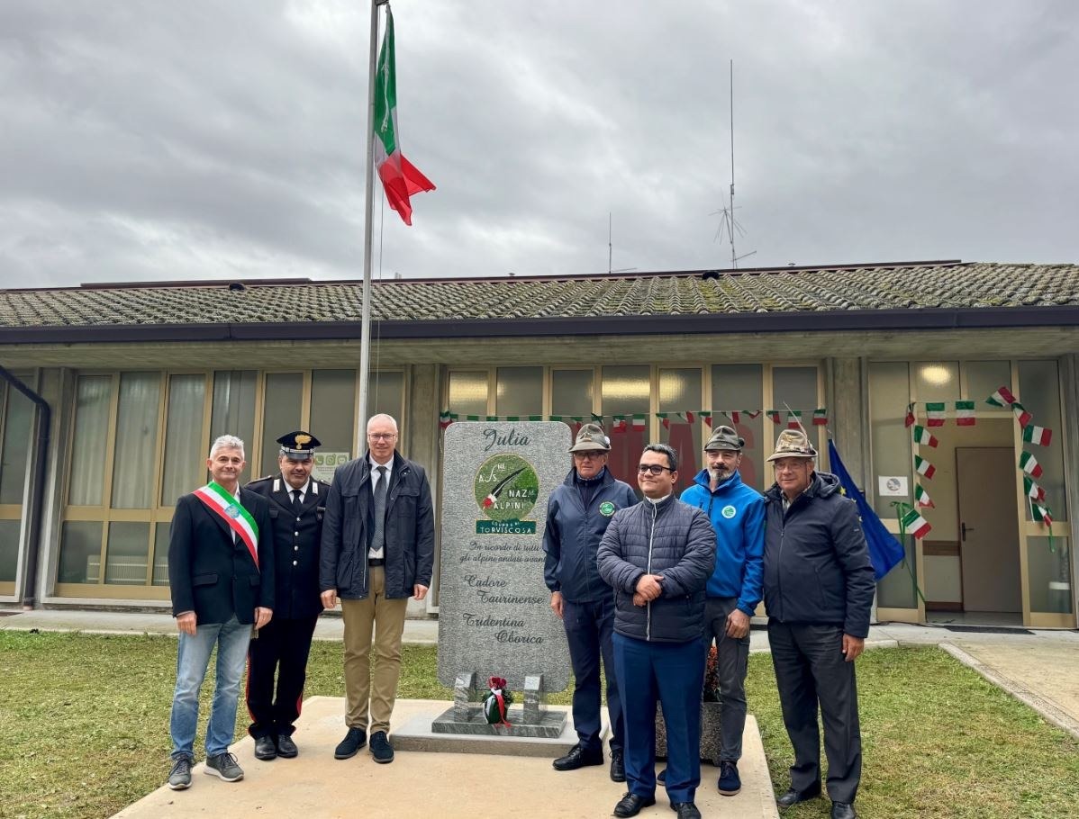Torviscosa, gli Alpini inaugurano la nuova sede e un monumento alla memoria