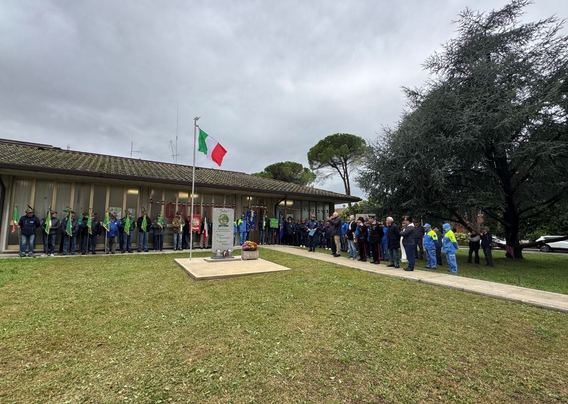 Torviscosa, gli Alpini inaugurano la nuova sede e un monumento alla memoria