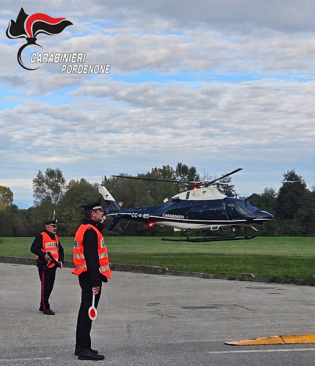 Pordenone, pattuglie ed elicottero dei carabinieri contro i furti in abitazione
